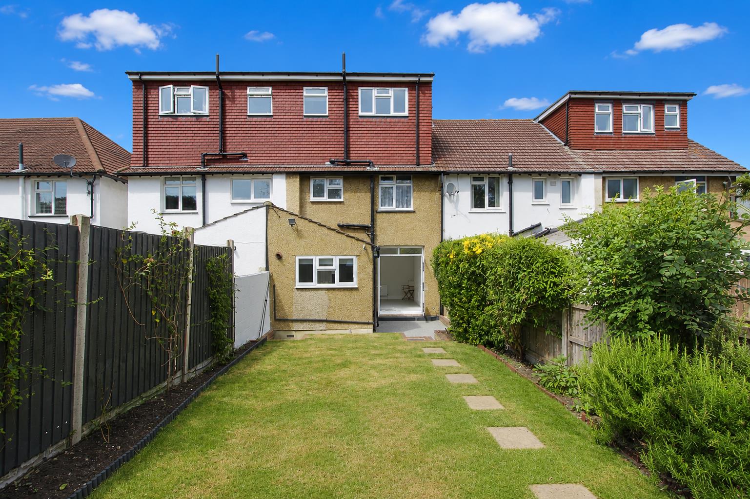4 bed property in The Crescent, Sutton